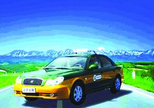 北京首批新型出租車(chē)上路色彩絢麗引路人圍觀